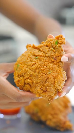 IslandVibeCooking on Instagram: "Crispy Southern Fried Chicken Recipe! Ingredients: • 6 chicken thighs & 4 drumsticks • 2 cups buttermilk • 4 tbsp hot sauce • 4 tbsp pickle juice • 2 cups all-purpose flour • 1 tbsp cornstarch (for extra crunch!) • 1 tbsp seasoning salt • 1 tsp garlic powder • 1 tsp chicken bouillon • 1 tsp onion powder • 1 tsp smoked paprika • ½ tsp cayenne pepper • 1 tsp ground black pepper • Oil for frying"