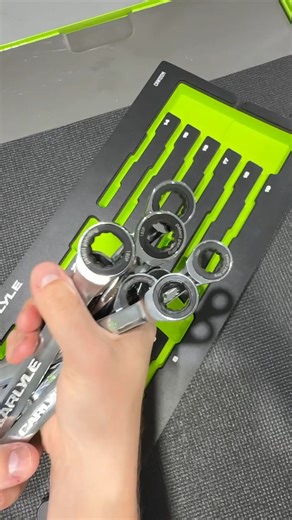 Soak-in the satisfying ratcheting rhythm and precision. Smooth engagement, clean release, pure mechanical bliss. 🔊 | Carlyle Tools