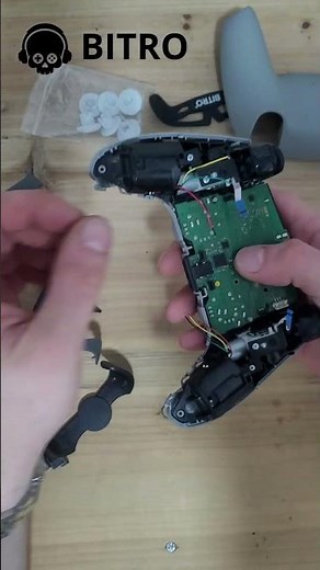 Build a ps5 controller, used the wrong tools but worked. bitro.de/ps5 #gaming #ps5 #controller #diy