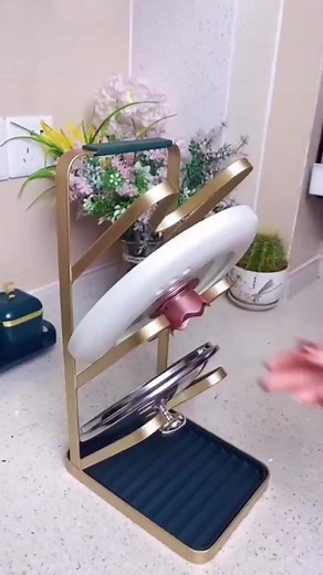 Three-layer multi-functional pot lid rack, which stores all kinds of sticky boards and lids, and can also put spoons, shovels, chopsticks and other small objects at the bottom, convenient and practical #kitchen good things #good things sharing #pot lid rack #fyp