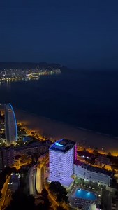 Alójate en el 𝙝𝙤𝙩𝙚𝙡 𝙢𝙖́𝙨 𝙖𝙡𝙩𝙤 𝙙𝙚 𝙀𝙪𝙧𝙤𝙥𝙖, a 350m de la playa de Poniente. 𝗢𝗳𝗲𝗿𝘁𝗮𝘀 𝗘𝘅𝗰𝗹𝘂𝘀𝗶𝘃𝗮𝘀 por tiempo limitado 🏖️ 🏖️ | Gran Hotel Bali Benidorm