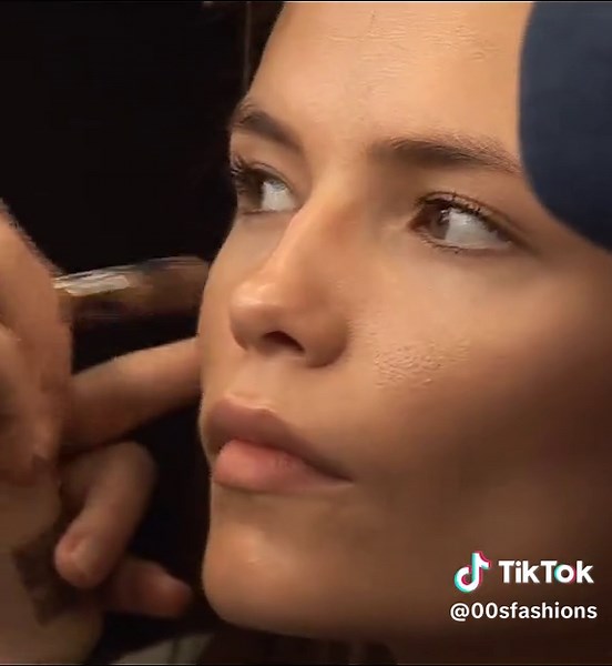 siphions (@00sfashions) - Natasha Poly's Stunning Runway Walk in Designer Fashion