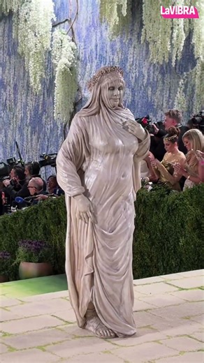 El arriesgado look de Heidi Klum en la alfombra roja / La Vibra