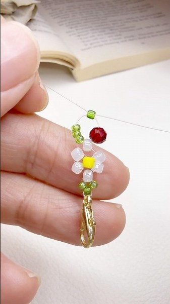 いちご色のブレスレット🍓#ビーズアクセサリー #ビーズブレスレット #diy #簡単ハンドメイド #beads