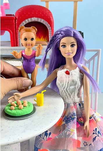 Pizza Day Fun with Barbie and Mom