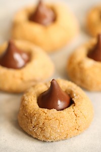 Pumpkin Hershey's Kiss Cookies Recipe - Six Sisters' Stuff