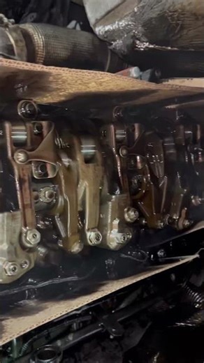 D13 Volvo pre-common rail overhead / cam at idle.