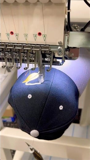 Cap besticken 🧢🪡🧵 #embroidery #embroiderylover #viral #sticken