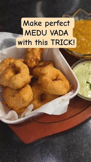 Perfect shape MEDU VADA! #meduvada #kitchenhacks #breakfastideas #southindianfood #viral #shorts