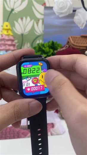 Smartwatch with Health Tracking Features for Everyday Use