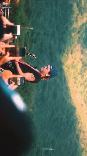 @Patricio Sardelli en @Cosquin Rock , solo de guitarra ⚡ @Airbag Oficial . #guitar #guitarra #cosquinrock #rock #argentina #airbag #paratiiiiiiiiiiiiiiiiiiiiiiiiiiiiiii #fyp #viral_video