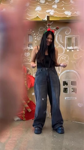 Happy Holidays from Santa Monica College! ✨ Holiday cheer is being shared by the IEC Peer Mentors, sending warm wishes to SMC’s international community around the world 🌍💙. As the year wraps up, Santa Monica College celebrates the students who make its campus diverse, welcoming, and globally connected. Why choose Santa Monica College? International students choose SMC for its top-ranked transfer pathways to leading U.S. universities, strong academic support, dedicated international services, a