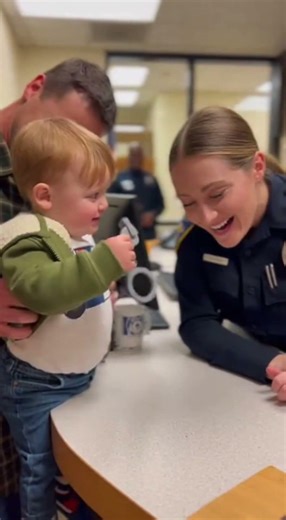 Toddler playfully "arrests" police officer with toy handcuffs! 👮‍♀️😂 #police #toddler #cute #funny