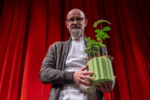 L’omaggio di Alba a Enrico Crippa: "Mestiere di sacrifici e grandi soddisfazioni, lavorare con la natura non annoia mai" [FOTO E VIDEO]