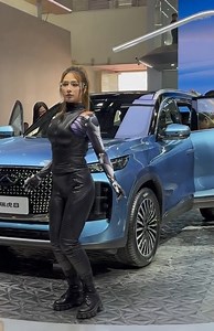 A motion capture actress from the Beijing Auto Show! She is also an AI entertainment anchor. Her realistic #RobotAI #robot #robotics #tech #funny #robotai #bostondynamics #bostondynamicsrobot | Robot AI