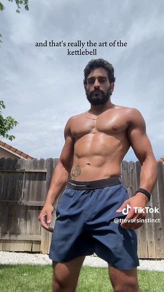 If you want me to master the kettlebell and get in the best shape of your life, click the link in my bio and I'll send over the details Hope this helps 😎 #kettlebell #fitnessmotivation #howto #fitness #workout