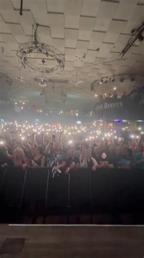 This is gonna be us when @emonighttour returns next week (Friday, 1/30). Can't wait 🎆 Tix at the link in bio!