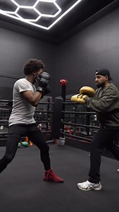 110K views · 9.1K reactions | Working on one of my favorite Set ups. For more lessons like this check out https://milliondollarmitts.com/  #CoachAnthonyBoxing #BoxingLife | Coach Anthony | Facebook
