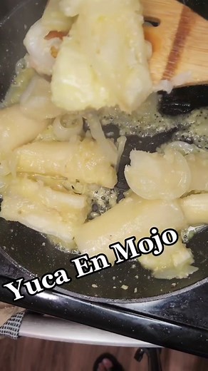 have you ever had yuca? #CapCut #healthyrecipe #latinfood #comidalatina #latina #cubana #cubanfood #comidacubana #yuca #recetafacil #veganlatinfood #easyrecipe #food #foodie #foodtiktok #viral #fyp #foryoupage #foryou #meatless