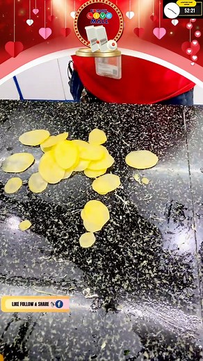 Say goodbye to the hassle ng paghihiwa ng ingredients with the Edmark Rotamatic Super Slicer! 🌟🔪 Ang #EdmarkRotamatic ay sagot sa mga busy sa kusina – perfect sa mga gustong magluto ng mas mabilis at mas magaan! 💪✨ Wag ng magtiis sa paghihiwa, kasi ito na ang solution sa mga moms, chefs, at sa lahat ng naghahanap ng easy at efficient na way sa pag-prepare ng ingredients. 💖👩‍🍳 Elevate your cooking experience with the Rotamatic, and make every dish a breeze to create! 🍲🌈 #EdmarkSuperSlicer