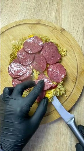 Quick & Easy Ramen Pizza Recipe 🍜🍕 | Delicious Twist on Instant Noodles!