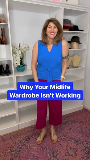 Do you ever feel like you have a closet full of clothes but nothing to wear? I’ve talked with so many women over the years who feel the same way and found out they are making this HUGE mistake: They are only wearing their outfits ONE WAY. Let me explain. When you only wear your items in certain outfits, without ever mixing it up, a few things happen: 📌You get bored with your clothes 📌You spend more money on new clothes because you’re bored 📌You slide into a rut 📌You miss out on new outfit op
