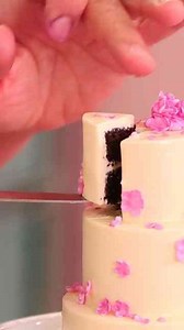 How adorable are these mini tiered cakes