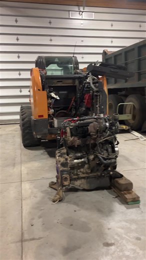 Discover the Ford L8000 vs Peterbilt 389 Comparison