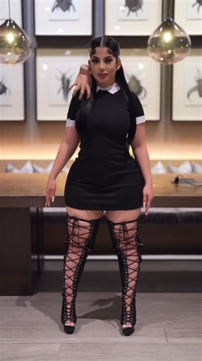 Onaza Malik on Instagram: "died many times inside, Just a walking flesh 🧟‍♀️ … having an 👻 outta body experience time to time ,why take it to the Grave ? 🪦 Even Satan 😈 is Threaten Of my position in Place ,Defamation of character occurs because when I step Heavy 👣 into The room ,Your 😥 anxiety is the UpMost Demure 💅🏼 🩸 . You’re loudly Fearful of my Deadly silence…even your Human beats skips for what’s to come , it’s an automatic ⌛️ Quantum ⚔️ Violence 🧛🏻‍♀️ , For a Chosen one 🤲🏼 nev