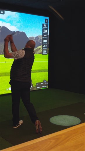 ⛳️ Tee off from your lounge, your garden, or even your man cave! Play any course in the world, practice your swing on the range, and kick back in your very own clubhouse — all without leaving home. 🏡💥 #GolfSimulators #GardenRoom #GolfAddict #GardenBar #HomeGolfFun | HomeTee - Premium Golf Simulators