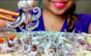 【suellASMR】小姐姐吃迷你小八爪鱼蘸鱼酱