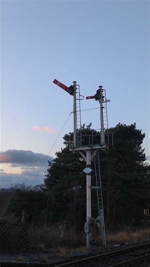 Appleby semaphore home signal returning to Danger. Nice to see them still in use on UK railway.