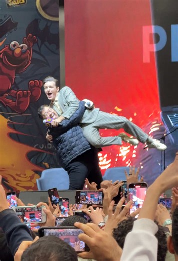 #Nostalgia 🥹 #DrakeBell @drakebell #Drake y #LaloGarza @lalogarx #Josh en el main stage de la @comicconcolombia ¡Solo en la Comic Con! 🙌