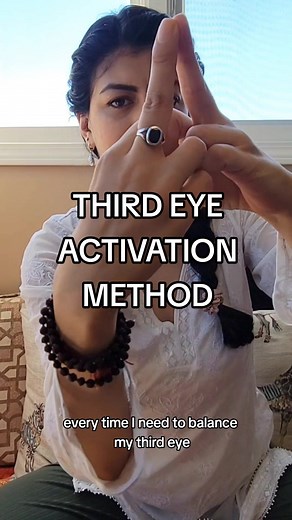 Third Eye Activation Method ✨️ Not for beginners but see my page for more mudras because there's at least one for everyone 💖 Kaleshvara Mudra (God of Time Gesture) for Mental Control and more... Full guided version on YouTube ✨️ Precaution: Do not practice often if you are a beginner or have severe depression or anxiety. Always practice sitting upright. Benefits: Helps you work on eliminating addictions and addictive behaviors. It gives control over the mind. This Mudra brings a positive attitu