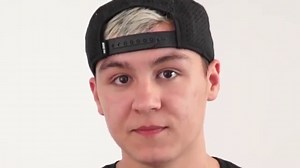 XXL-ARAZHUL LOGO an der WAND! - Arazhul Station [Deutsch/HD]