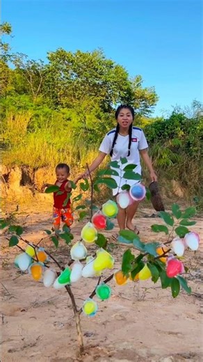 This beauty has great abilities😲😱! smart idea 🍭🍬🍓tree in forest #camping#survival#bushcraft#outdoors