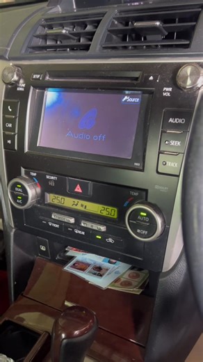 รถโตโยต้า แคมรี่ ปี 2014 อาการ แอร์เย็นตอนเช้า ครั้งเดียวแล้วหายไปเลยคอมไม่ทำงาน เช็คโค้ด Error ขึ้นโค้ด 79 " B1479 " น้ำยาแอร์มีในระบบ ถ้าเป็น อาการนี้ นอกจากจะ เปลี่ยน ตัว bypass flow sensor แล้วยังสามารถ เสนอ ฟรัชชิ่ง น้ำมันคอมแอร์ เปลี่ยนไดเออร์ ได้ด้วย ครับ อาการนี้ ผมเจอครั้งเเรก เมื่อเกือบ 2 ปีที่แล้ว เลยสร้างเเละทดสอบการทำงานใช้งานจริง แน่ใจเเล้ว เลยขายได้ครับ bypass flow sensor #FLS #OCEANCOOL #CapCut | Ocean Cool อะไหล่แอร์รถยนต์