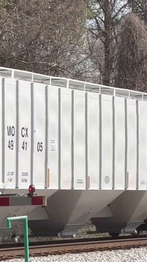 CSX 3423 ET44AH leads northbound CSX M514 on the CSX Fitzgerald subdivision in Woodland, Ga!!