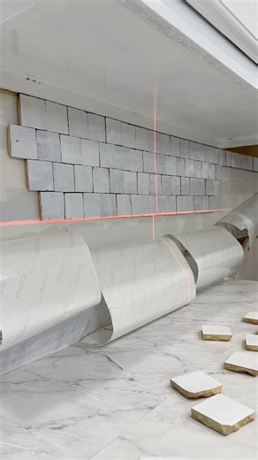 The backsplash is iconic 🤩 #renovation #backsplash #tiles #TileInstallation | Lexi DIY