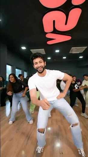 Watch Rohit Saraf and Ganesh Acharyaa light up the floor on Panwadi🔥💥 #rohitsaraf #panwadi #ssktk