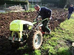 Quelle machine pour égaliser un terrain ?