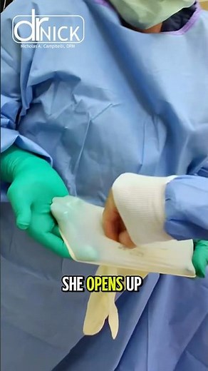 How Do Surgeons Put Gloves On!! 🙏🏼🧤