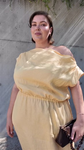 Jessica Lucey 🦋 Curve Model & Creator on Instagram: "A little sunshine for your feed 🌞"