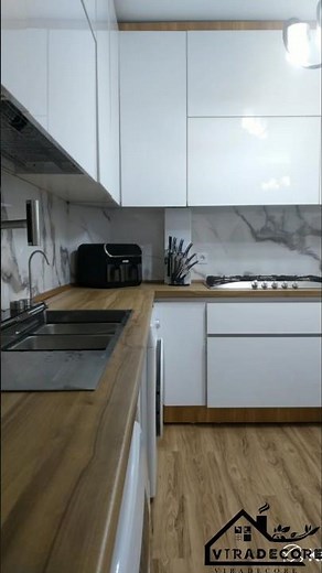 کابینت سفید و رنگ چوب ـ White and wood-colored cabinets