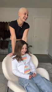 We've been chatting with Aubrey's mum for a few months now, organising this moment for Aubrey ❤️ Aubrey is our most recent recipient of the Lusta Children's Project, our free wigs for kids program. Aubrey is a big fan of Lusta and watches all of the videos of Holly with the other kids. Now, it's Aubrey's turn 😍 Aubrey's parents planned this as a big surprise! They flew Aubrey interstate to come to visit us at Lusta. It wasn't until Aubrey walked through the doors to Lusta HQ that she knew what 