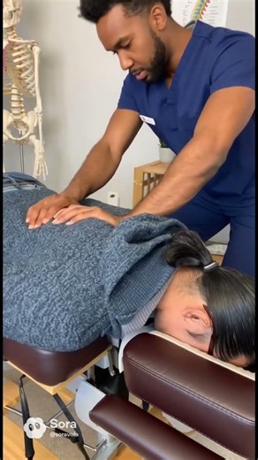 Chiropractor back crack adjustment alignment fix for better posture #backcrack #chiro #betterposture