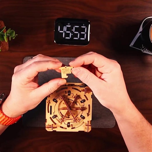 Cambridge Labyrinth: Exciting Escape Room Puzzle