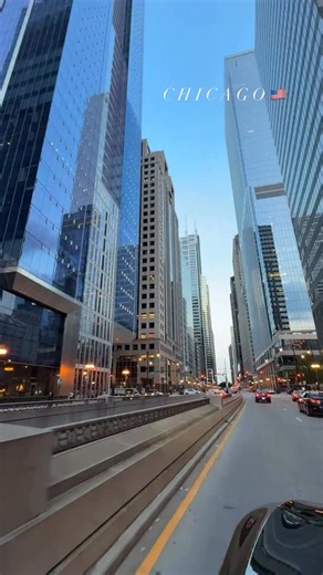 What’s your favorite city in the world? Mine is no doubt Chicago IL 🇺🇸 Downtown Chicago #chicagophotographer #chicago #chicagoarchitecture #chicagogram #chicagoblogger #chicagolife #chicagodowntown #chicagotravel #chitown #chicagoland | Travel with me