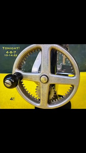 Hello to my Golden State tiny tailors!!! here’s tonight, Singer lesson! Singers model 20 transition from 1914 to 1922! Enjoy!!! #singersewingmachine #TheTemptations,#mygirls | Wolfegang's Collectibles