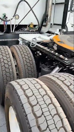 2020 Mack Anthem Alert!This white Mack Anthem packs a Mack MP8 engine, automatic transmission